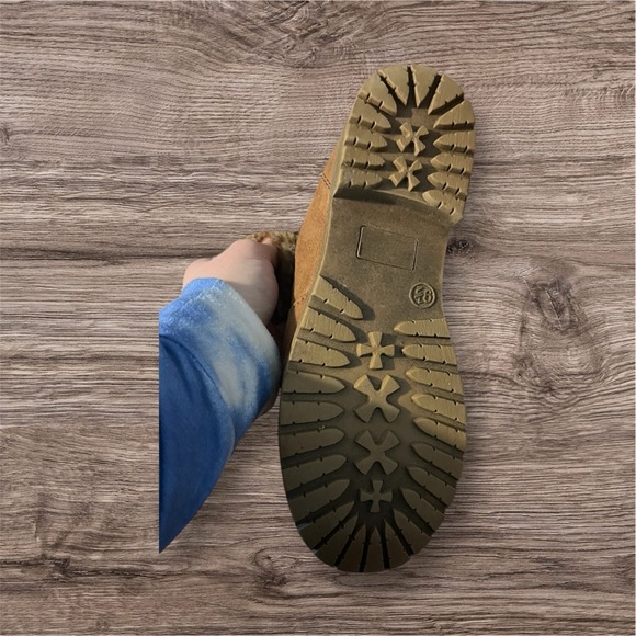 Women’s boots with a small  heel - Picture 4 of 8